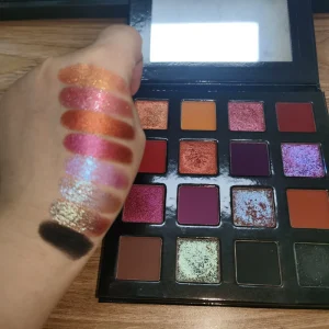 16 Colors DIY Vegan Eyeshadow Palette Highly Pigmented Glitter Matte Duochrome Eye Shadow Private Label Cosmetics