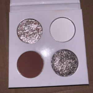 Customized 4 Pan Cardboard Matte Shimmer Sparkle Multi Chrome Vegan Talc Free Eyeshadow Palette