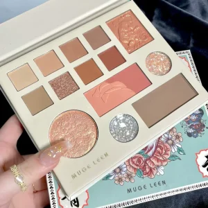 Eyeshadow Palette with Matte and Shimmer Finishes, Blush, and Highlighter