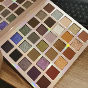 High Pigment Duochrome Eyeshadow Palette OEM ODM 30 Colors and Popular for Eye Use